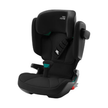 Britax Römer Kidfix I-Size autostoeltje in Cosmos Black, met zijwaartse bescherming en ergonomisch ontwerp, biedt optimale veiligheid en comfort voor kinderen tijdens autoritten.