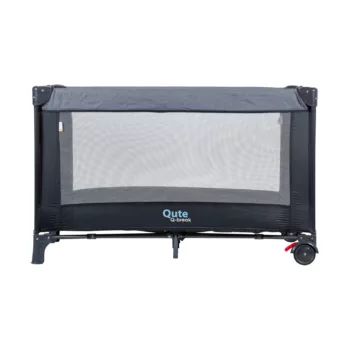 Qute Q-Break campingbedje in jeans antraciet, stevig en opvouwbaar reisbedje met ademende zijpanelen en compact ontwerp, perfect voor comfortabel en veilig slapen tijdens reizen of uitstapjes.