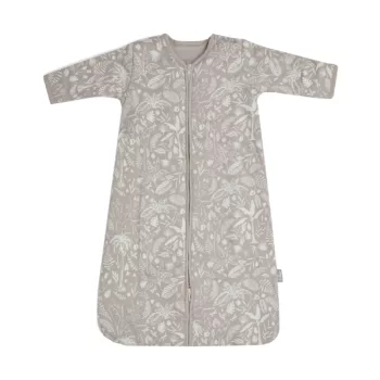 Jollein Slaapzak 4 Seizoenen – een veelzijdige en comfortabele babyslaapzak met afritsbare mouwen, gemaakt van zachte en ademende materialen zoals katoen, ontworpen om je baby veilig en geborgen te laten slapen in alle seizoenen, geschikt voor verschillende leeftijden en temperaturen.