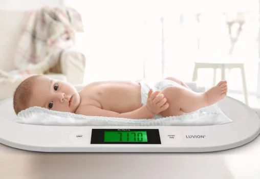lLuvion babyweegschaal Exact-75, nauwkeurig tot op 5 gram, ontworpen voor het nauwkeurig meten van het gewicht van baby's, ideaal voor het volgen van groei en ontwikkeling.