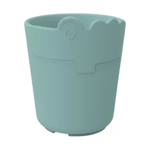 Done by Deer mini open beker – een kleine, ergonomische beker zonder tuit, perfect ontworpen voor kleine kinderhandjes, stimuleert zelfstandig drinken op een speelse en stijlvolle manier.
