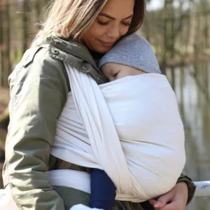 Yaro Broken Twill 33 – een stevige en duurzame draagdoek met een gebroken keperbinding, gemaakt van hoogwaardig katoen, ontworpen voor het ergonomisch dragen van je baby vanaf de geboorte tot peuterleeftijd, biedt uitstekende ondersteuning en grip in meerdere draagposities.