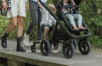 Op stap met 2 kinderen, waar kies je voor? Duo buggy, meerijdplankje, draagzak, bakfiets of fietskar?